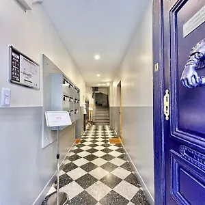 Ersextius, Sh, Apartment
